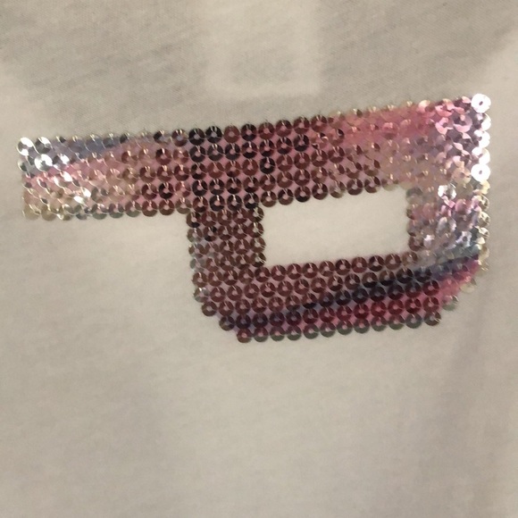 NWOT PINK Victoria’s Secret T-shirt with iridescent sequin PINK logo on back. - Picture 6 of 8